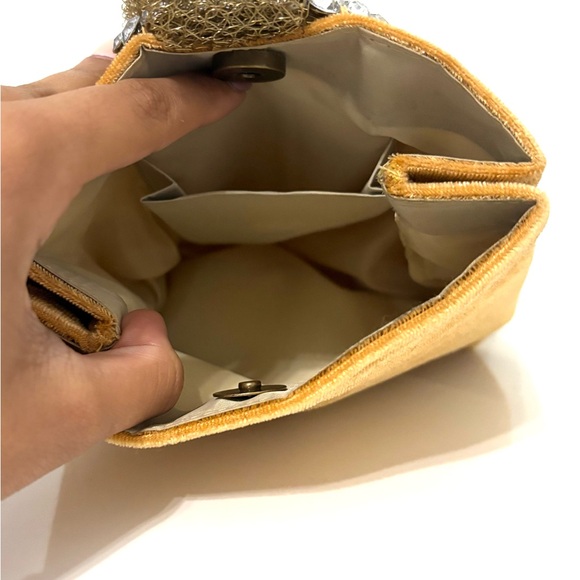 Elegant Gold Velvet Women's Bag - Picture 3 of 3
